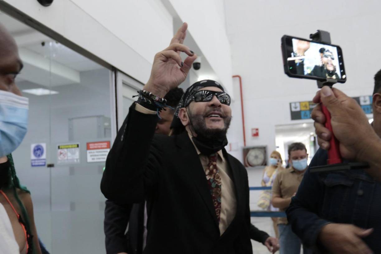 FOTOS: Toño Rosario comparte con sus fans catrachos y anuncia colaboración musical con grupo hondureño