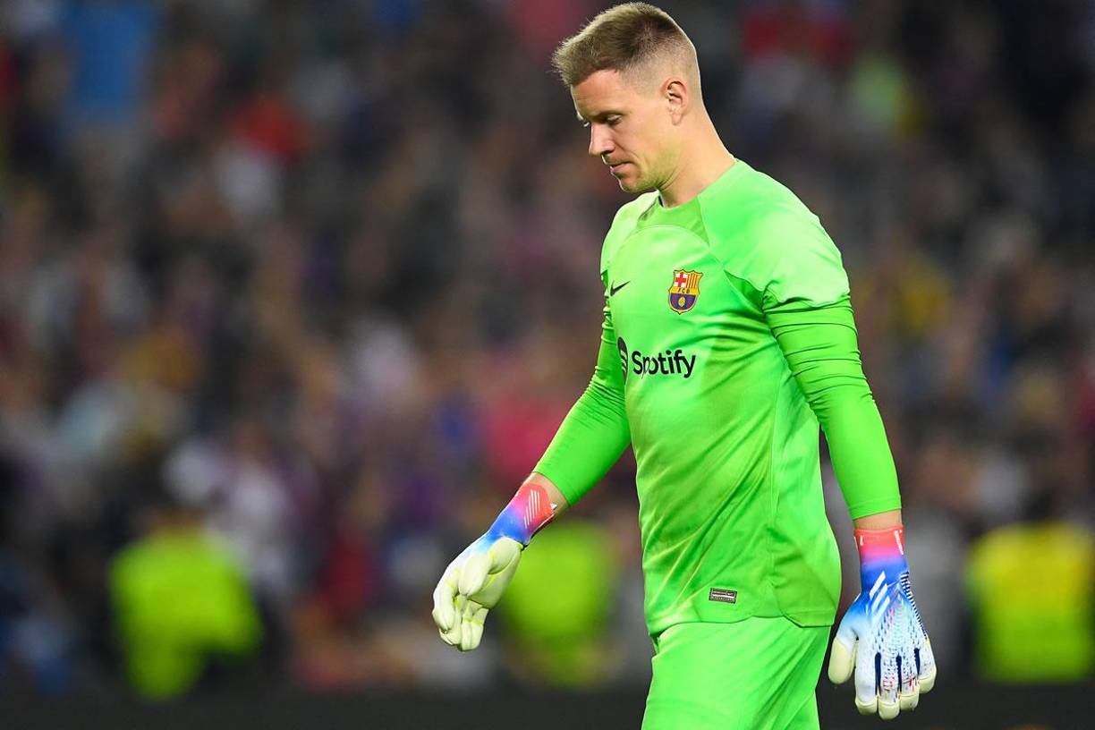 Marc-André ter Stegen, cabizbajo tras encajar los dos goles del Bayern.