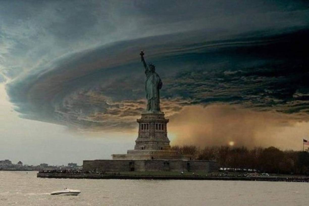 El 29 de octubre de 2012, la 'supertormenta Sandy' azotó el estado de Nueva Jersey antes de dirigirse a la ciudad de Nueva York, llevando vientos huracanados a esta zona densamente poblada.<br/>Dejó más de 120 muertos, incluidos unos 40 en Nueva York, causando enormes inundaciones y daños de infraestructura. El daño se estimó en unos 71.000 millones de dólares, convirtiendo a Sandy en uno de los huracanes más costosos para Estados Unidos.<br/>