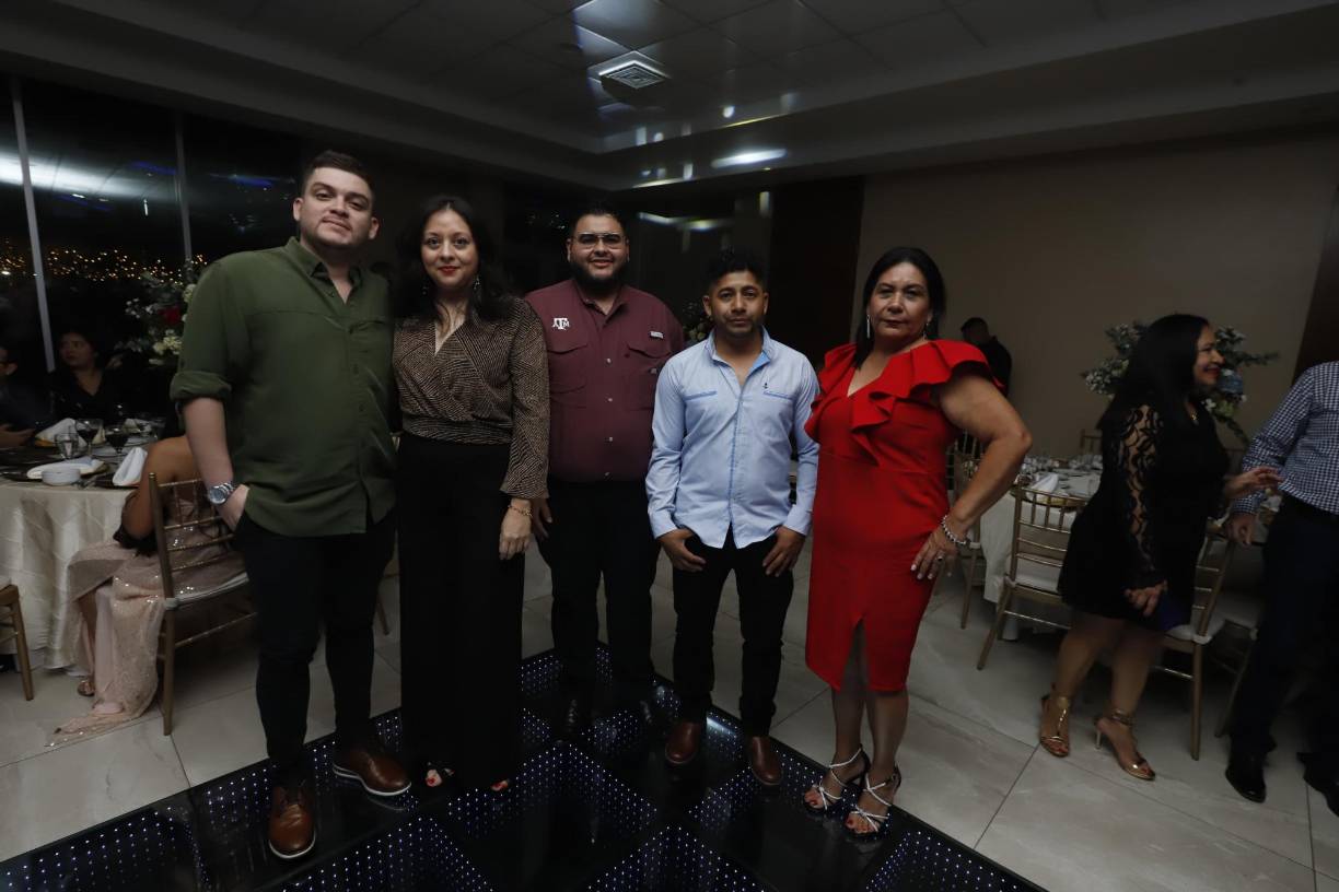 Álex Calderón, Ana Zelaya, Willy Tovar, Brelin Rivera y Elsa G. García