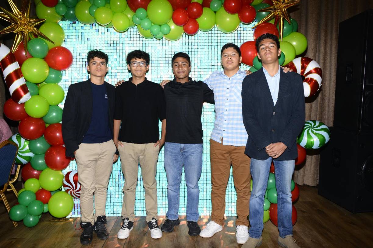 Rafael Natarén, Sebastián Valladares, Sebastián Galeas, Josué Matute y Kevin Paz