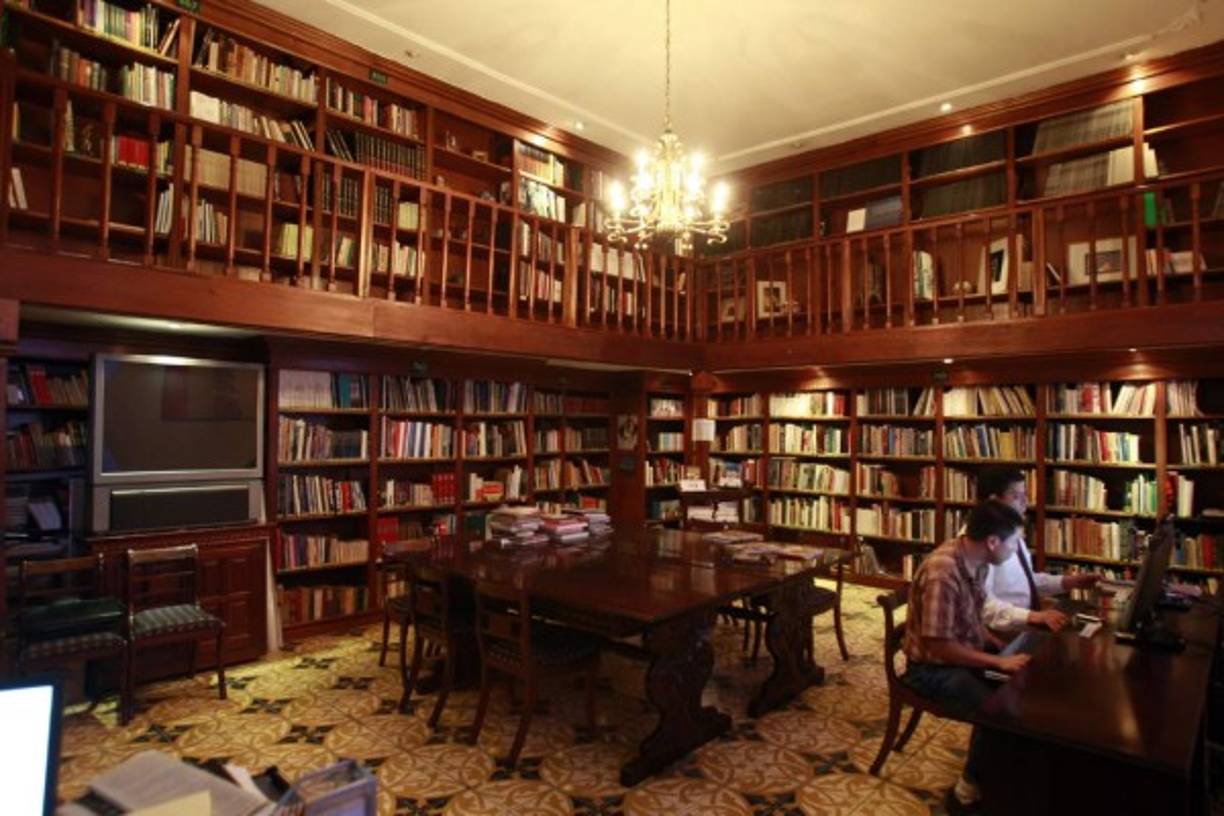 Dentro del MHH se encontraba la Biblioteca Especializada en Arte y Cultura Reina Sofía, era la primera biblioteca de arte en Honduras y la tercera en Centroamérica, ya que las repúblicas de Guatemala y Nicaragua cuentan con una similar. Tenía alrededor de 4000 libros físicos, y área audiovisual, área virtual y equipo de proyección.