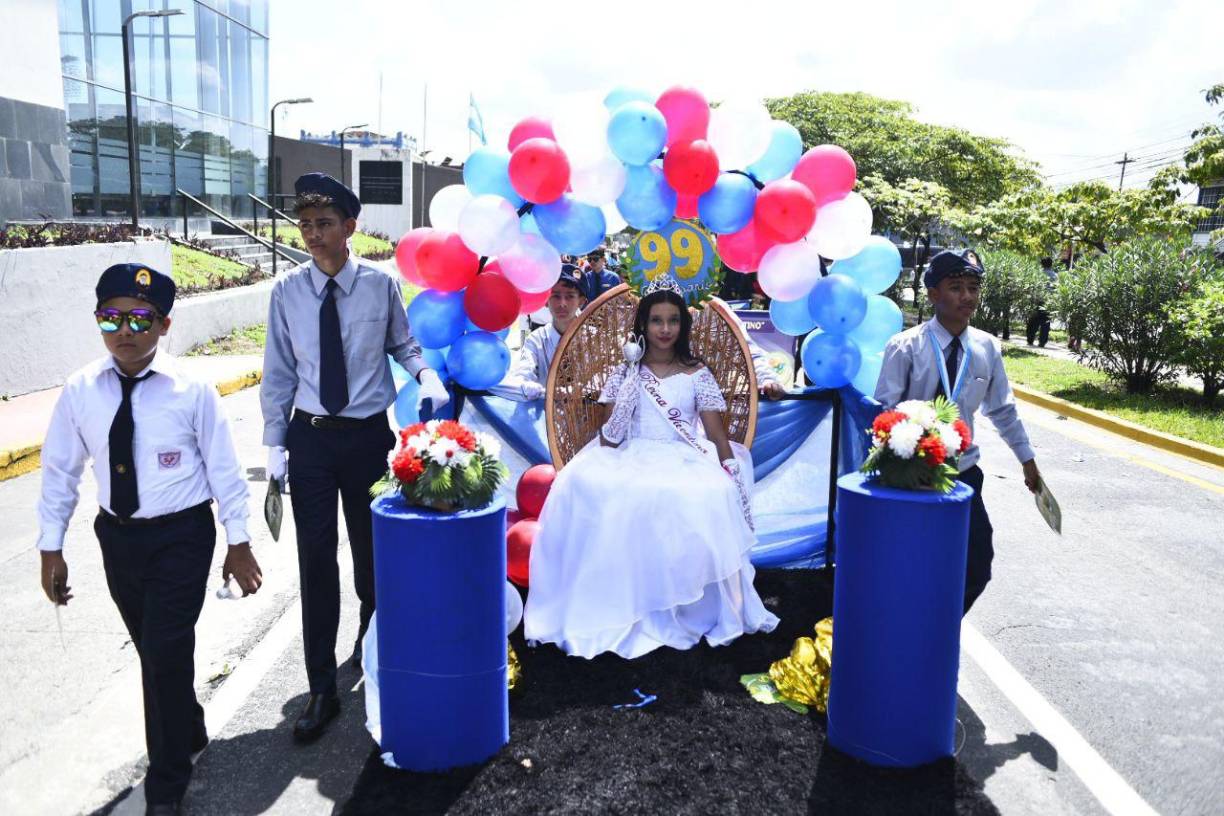 También el CEB Presentación Centeno con su banda de marcha.