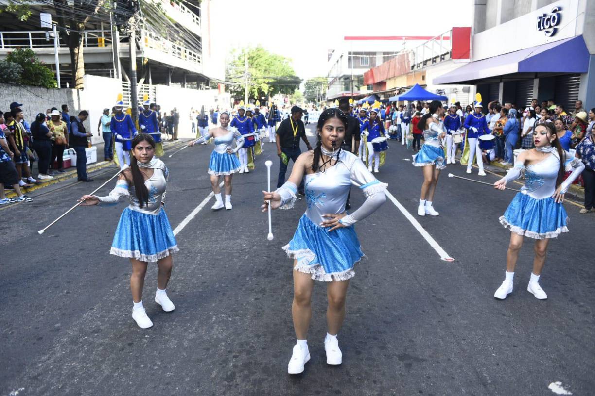 “Vengo desde Chamelecón, me siento orgullosa”, mencionó Esther Martínez, una estudiante que protagonizaba el desfile.
