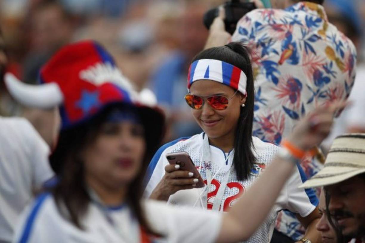 Las aficionadas panameñas se hicieron presentes en el debut mundialista de su selección. Foto AFP