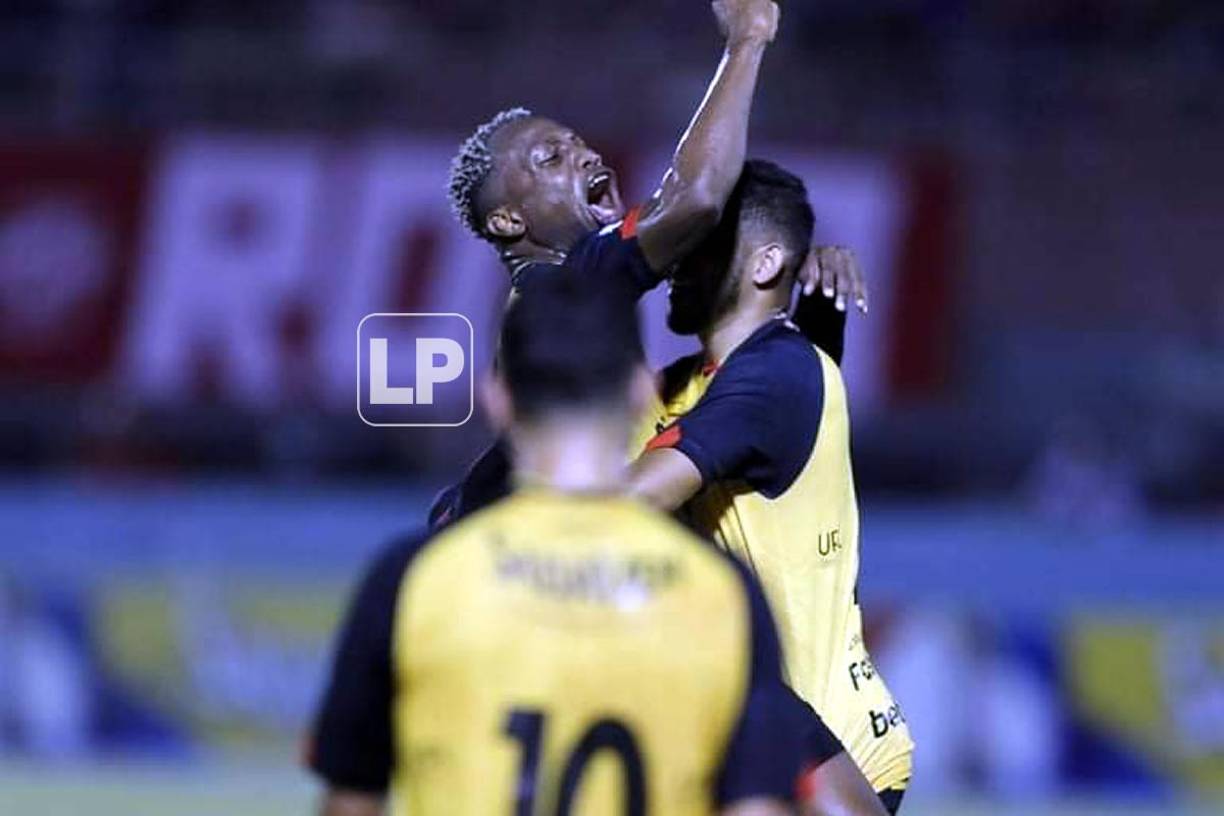 El festejo de los jugadores del Real España tras el gol de Getsel Montes.