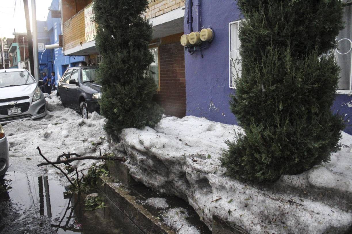 De igual manera, mencionó que el municipio de Atlixco también está bajo vigilancia al igual que otros de la zona metropolitana de Puebla, esto con el objetivo de atender a los miles de ciudadanos afectados.