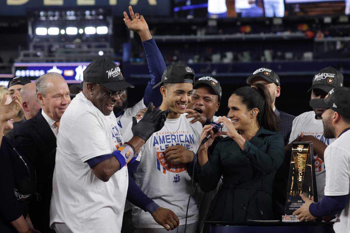 Su esposa y un político presentes: Así festejó Mauricio Dubón el histórico pase a la Serie Mundial con los Astros