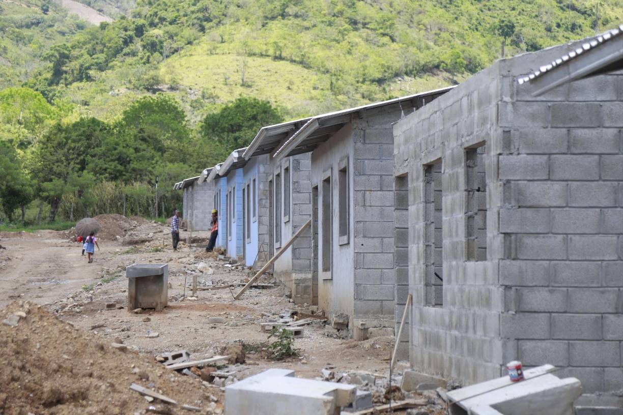 La orden de franciscanos ha ayudado a familias para tener hogares temporales y a otros les han construido casas. 