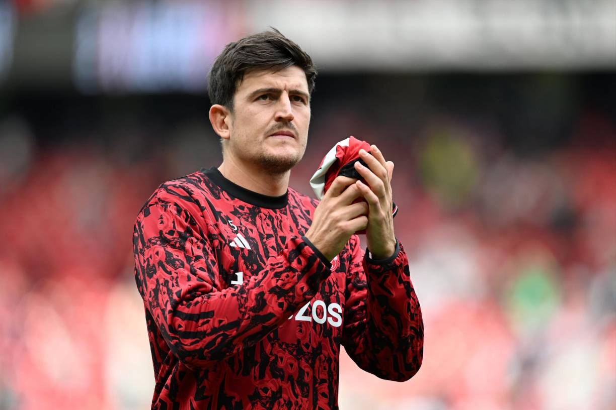 El West Ham se retira de la lucha por Harry Maguire. Según informa Florian Plettenberg, periodista de Sky, que abandona la pelea por Maguire dado su elevado precio.