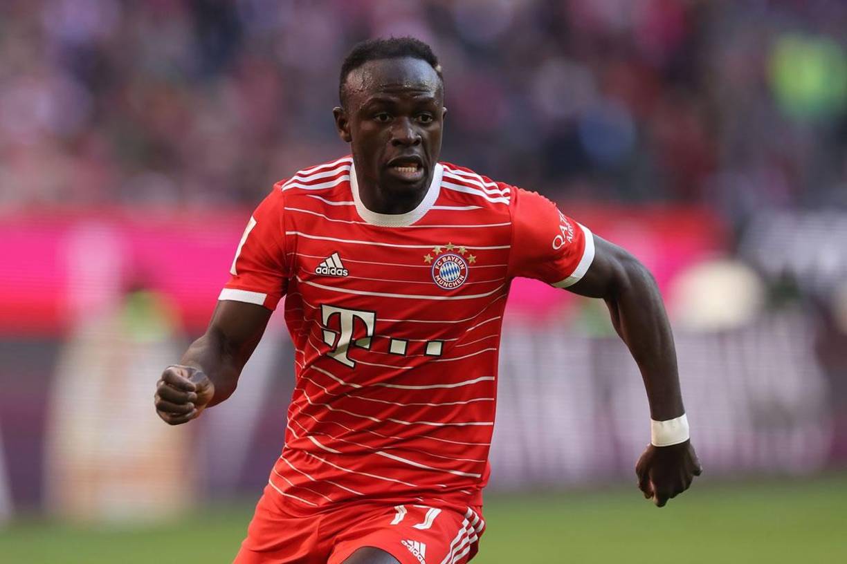 Sadio Mané - El delantero senegalés es vinculado al Real Madrid, que está interesado en hacerse con su fichaje, según el periodista Rudy Galetti. El precio fijado por el Bayern Múnich, club con el que Mané tiene contrato hasta 2025, estaría entre los 25 y los 30 millones de euros.