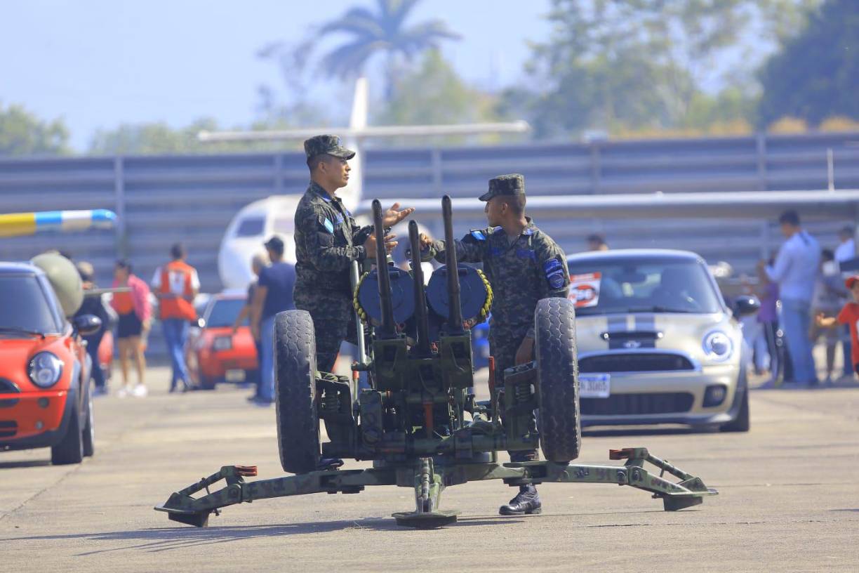 Espectacular show aéreo se vive en San Pedro Sula