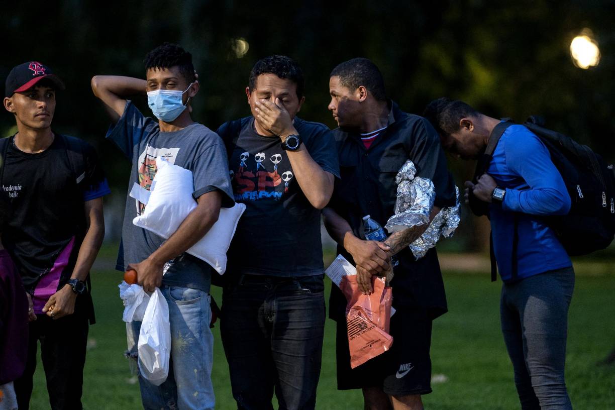 Las autoridades de Nueva York le han acusado de usar a los indocumentados como arma política.