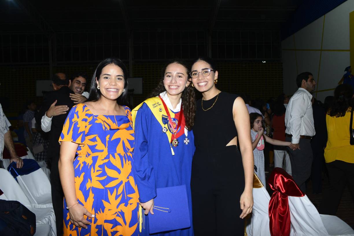 Ana, Isabel y Beatriz Chávez