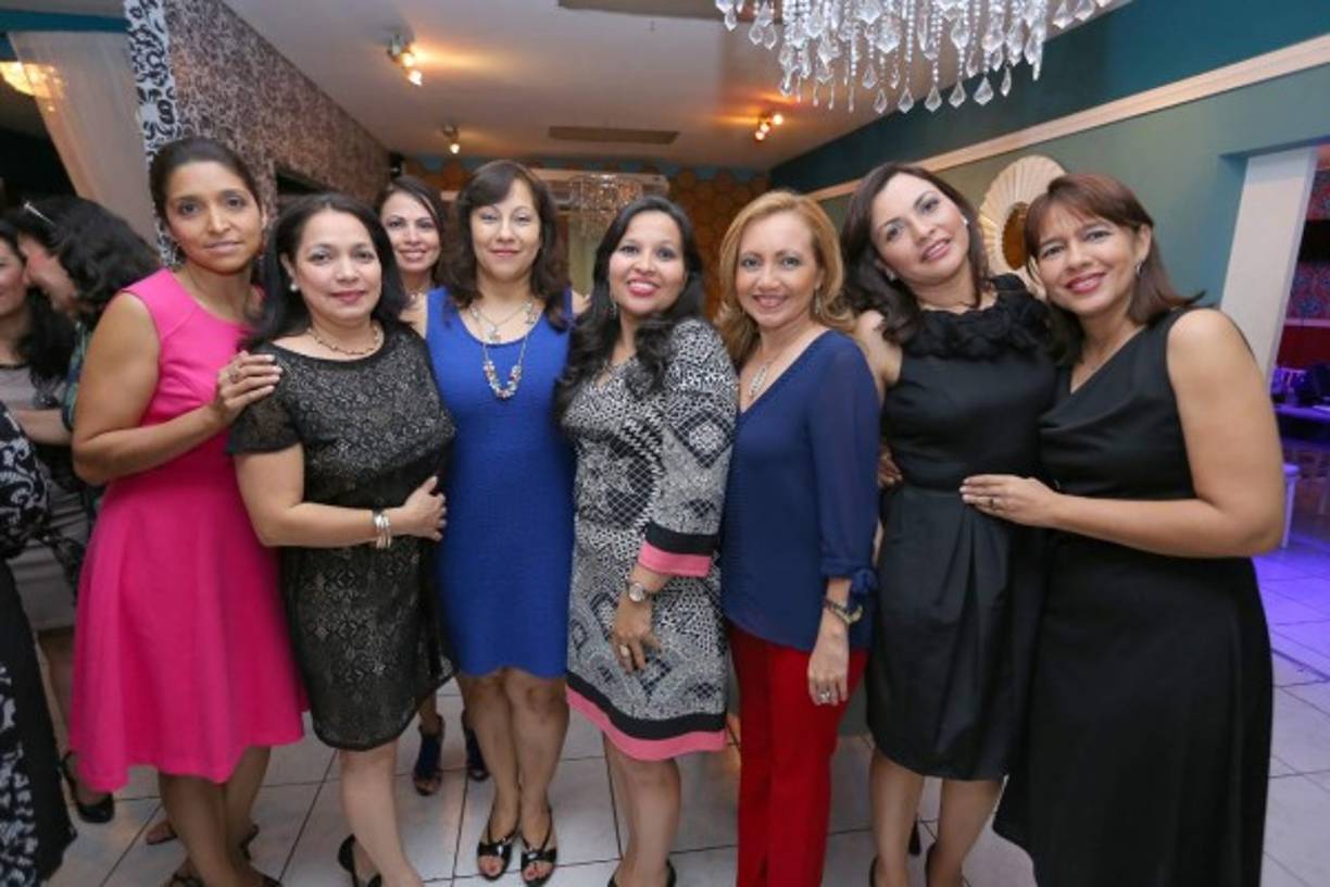 Lilian Nasser, Karla Chinchilla, Linda Ewans, Claudia Mancía, Carolina Cabañas, Maritza Garrido y Denisa Aguilar.