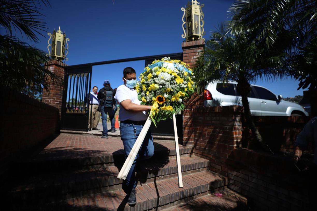 Su último suspiro lo dio ayer, quizás como si inhalara el aroma saliendo de una taza de café recién servido, de esas tazas con el sabor particular de su occidente querido donde nació en 1919.