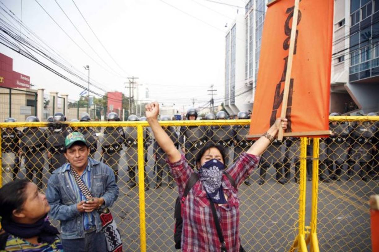 Los copines llegaron hasta la capital para exigir se capture a los autores intelectuales del crimen de Berta Cáceres.