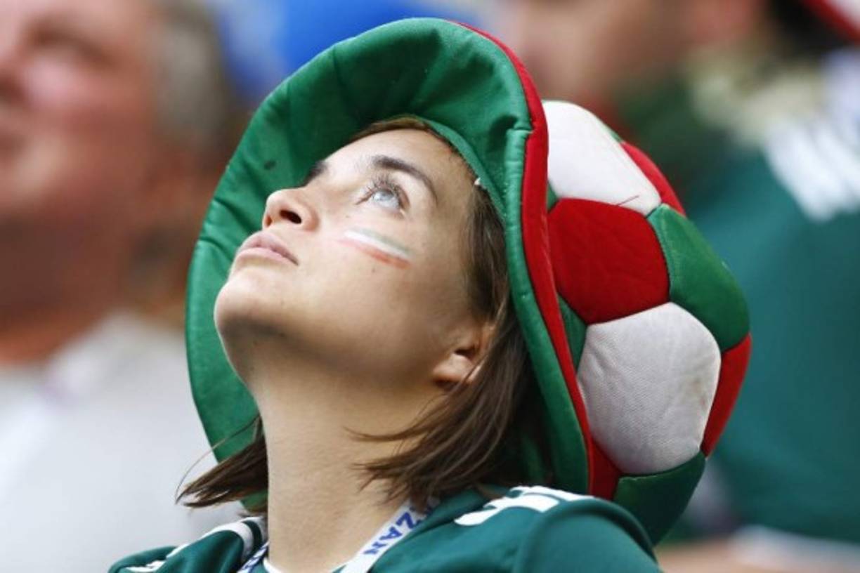 Llanto mexicano en el Samara Stadium. Los aficionados llegaban con la ilusión de llegar al ansiado quinto partido. Foto AFP