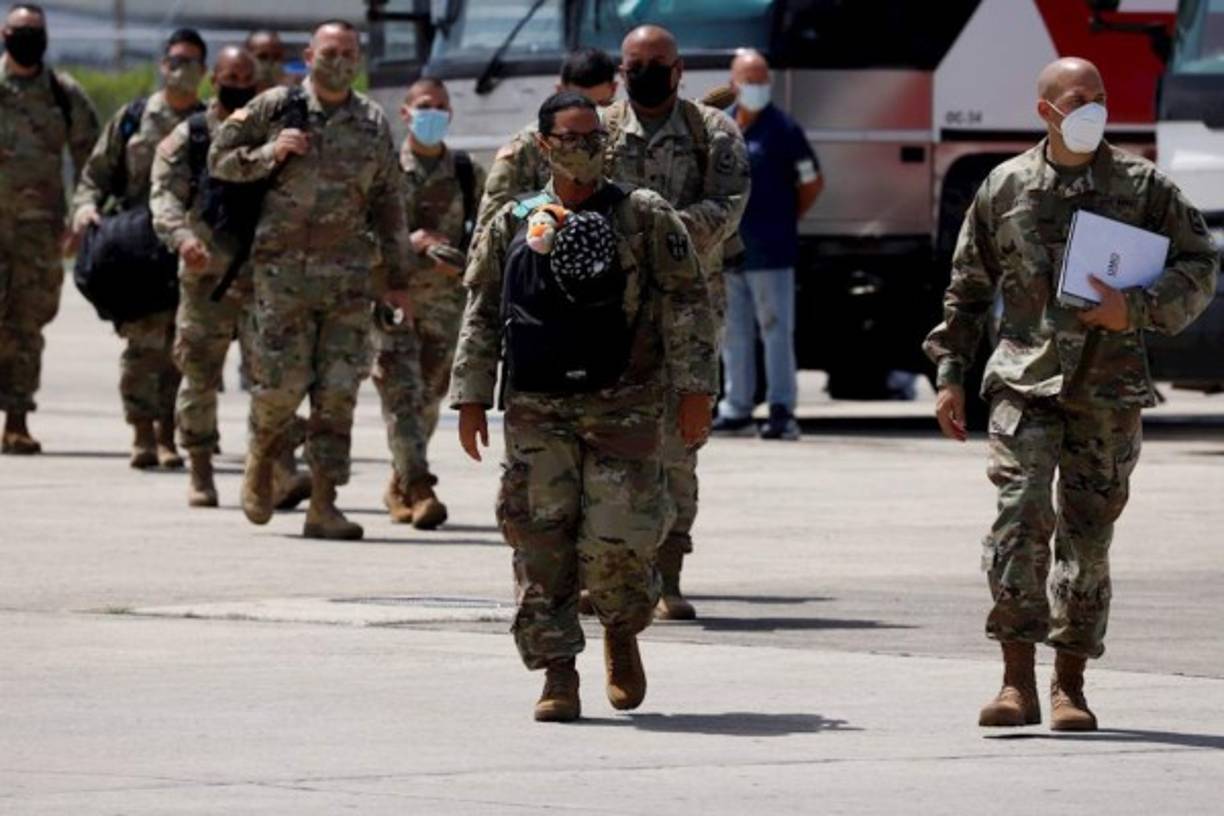 Los 66 soldados viajaron este lunes a Fort Bliss, en El Paso, Texas, donde comenzarán a cumplir una cuarentena antes de llegar a Honduras.