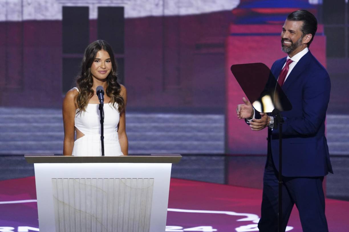 Kai Madison Trump junto a su padre Donald Trump Jr. 