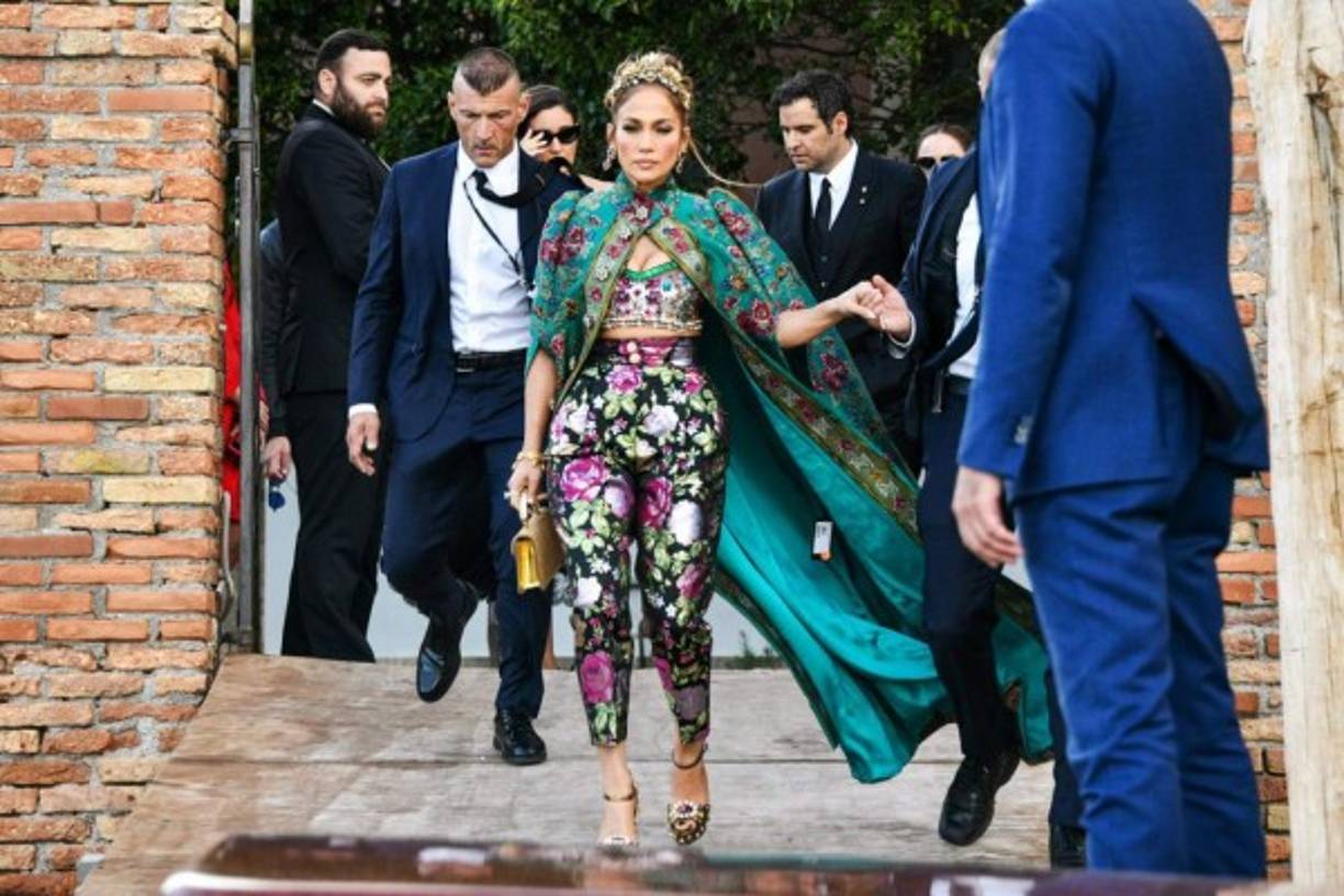 La Diva del Bronx lució espectacular con este conjunto.