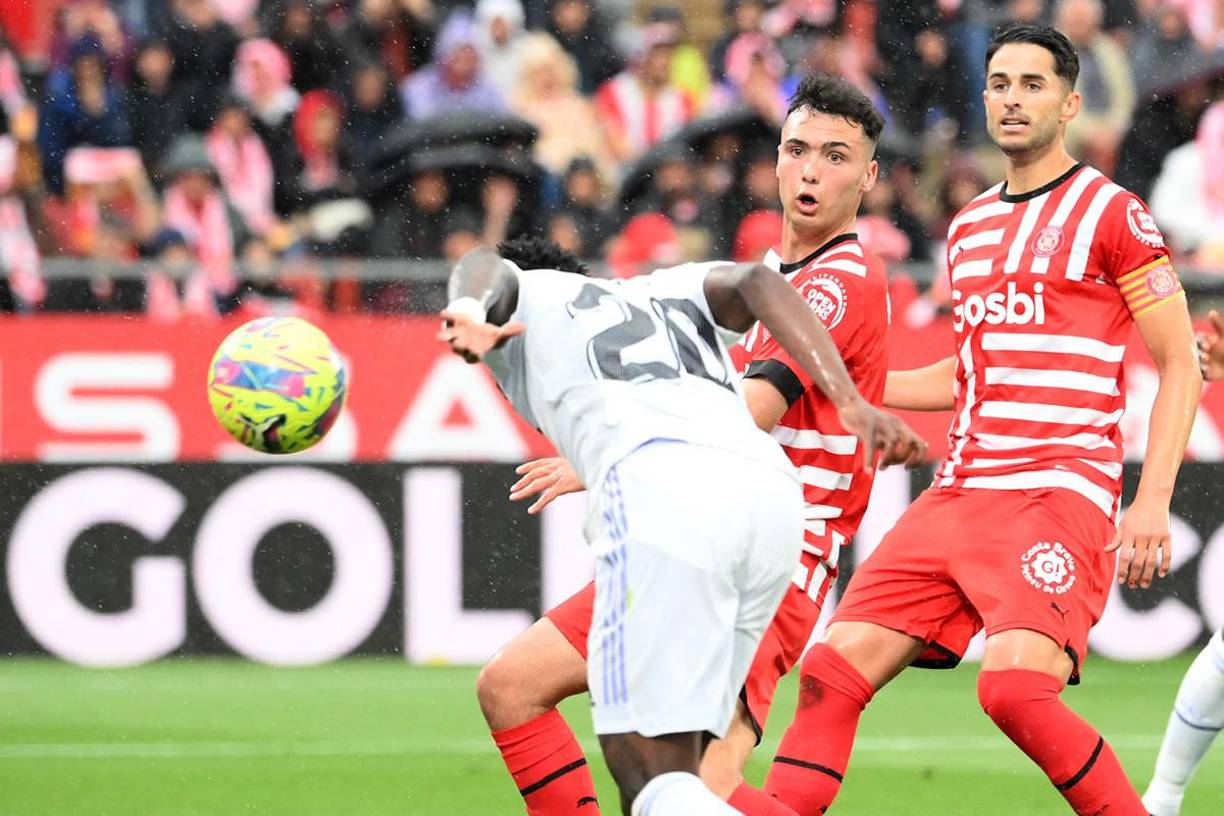 Vinicius apareció en el segundo palo y con este cabezazo hizo el descuento del Real Madrid, 2-1.