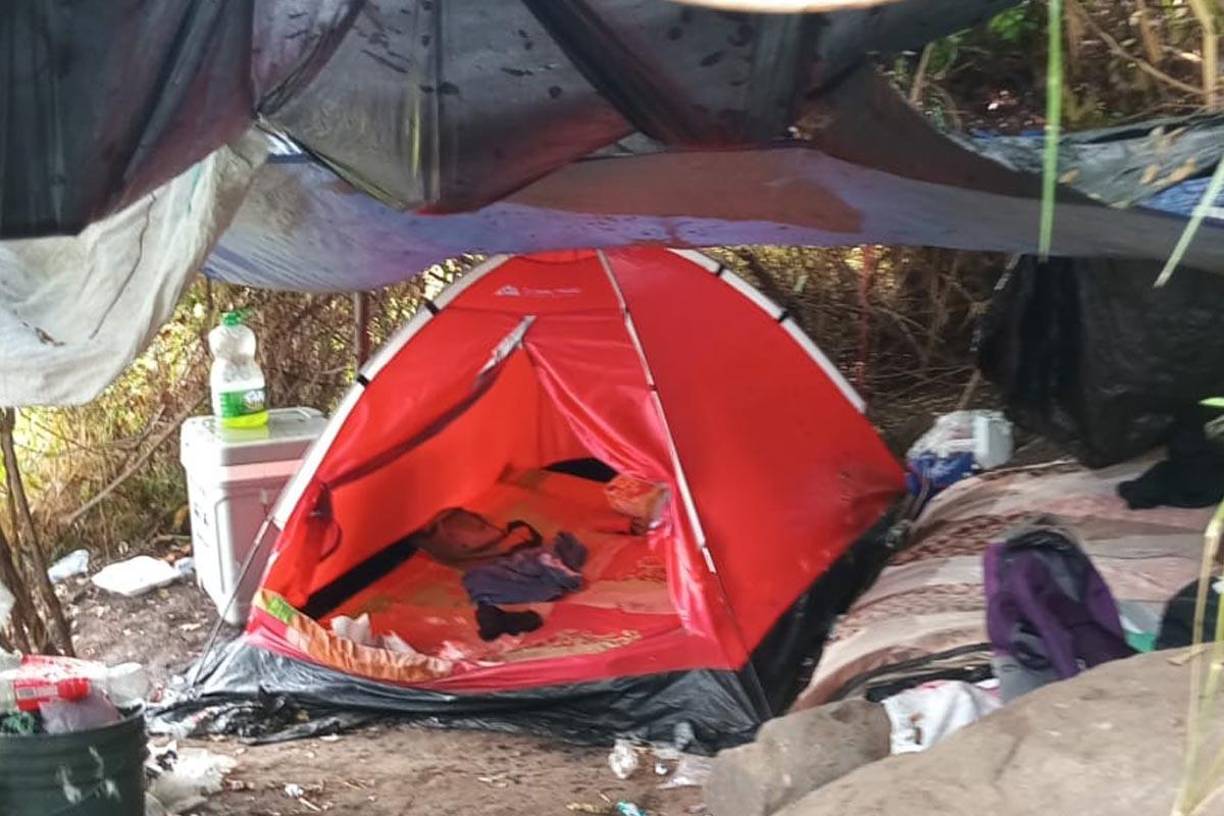 Un narcolaboratorio de la pandilla 18 fue encontrado en la mañana de este miércoles por la Policía Nacional en el sector Kilómetro del municipio de Choloma,Cortés.