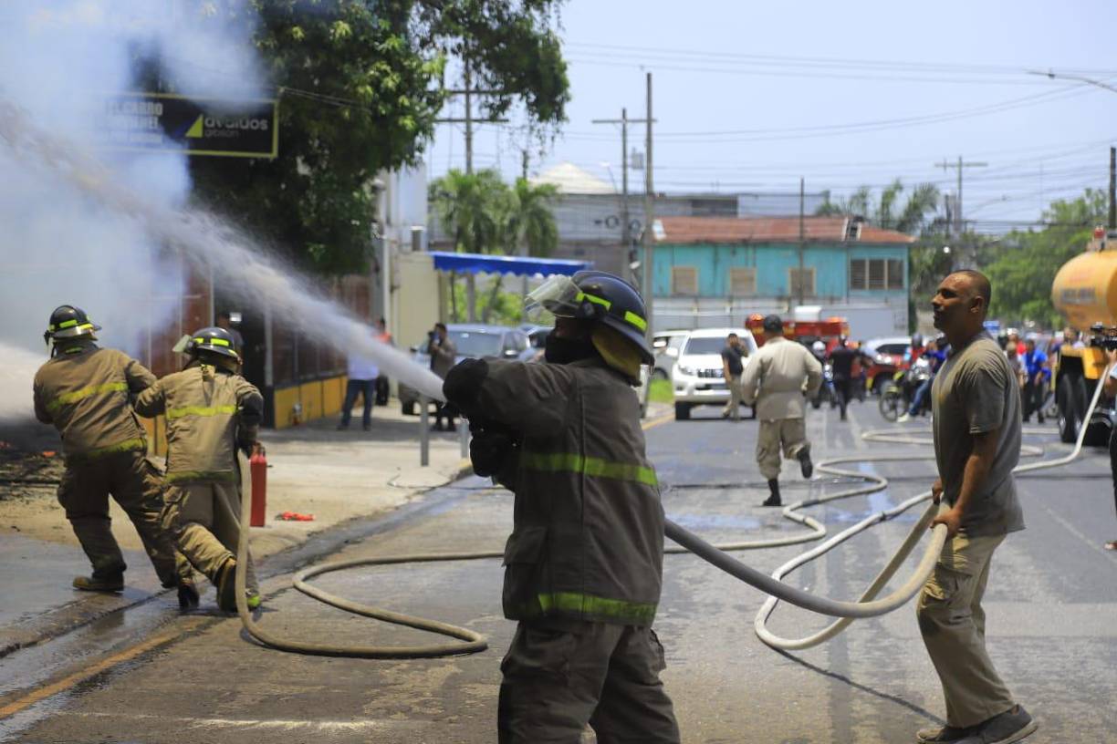 Dramático: llanto por el incendio de restaurante en San Pedro Sula