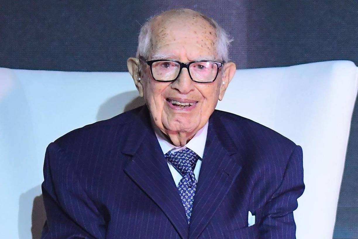  En sus tiempos de político recorrió el territorio nacional buscando el apoyo de los hondureños para ser presidente con la convicción de que el potencial económico del país estaba en la agricultura. 