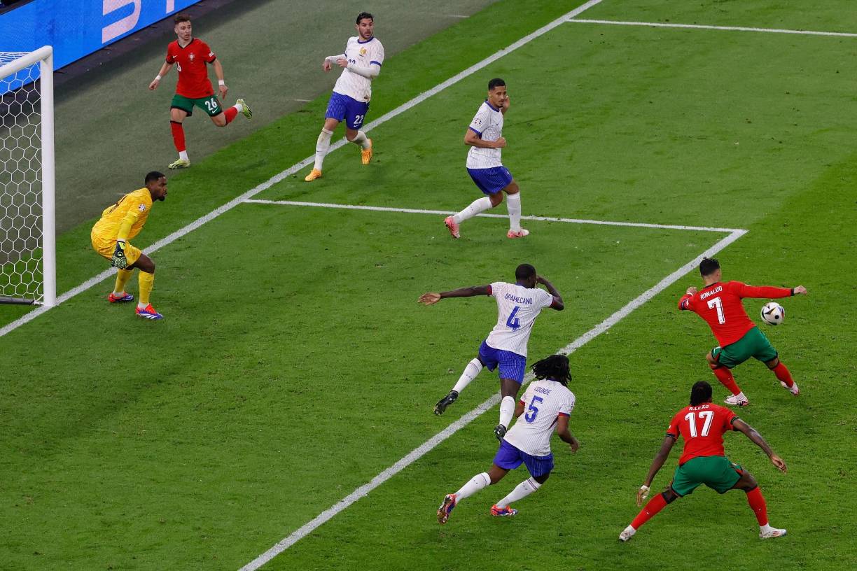 Cristiano Ronaldo tuvo la suya (94) y envió demasiado alto el balón, por lo q ue dejó escapar la oprtunidad de estrenarse en la Euro 2024.