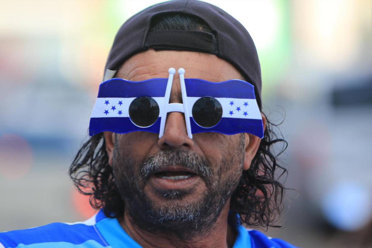 Estas son otras de las curiosas imágenes que dejó el ambiente del partido entre Honduras y Granada. 