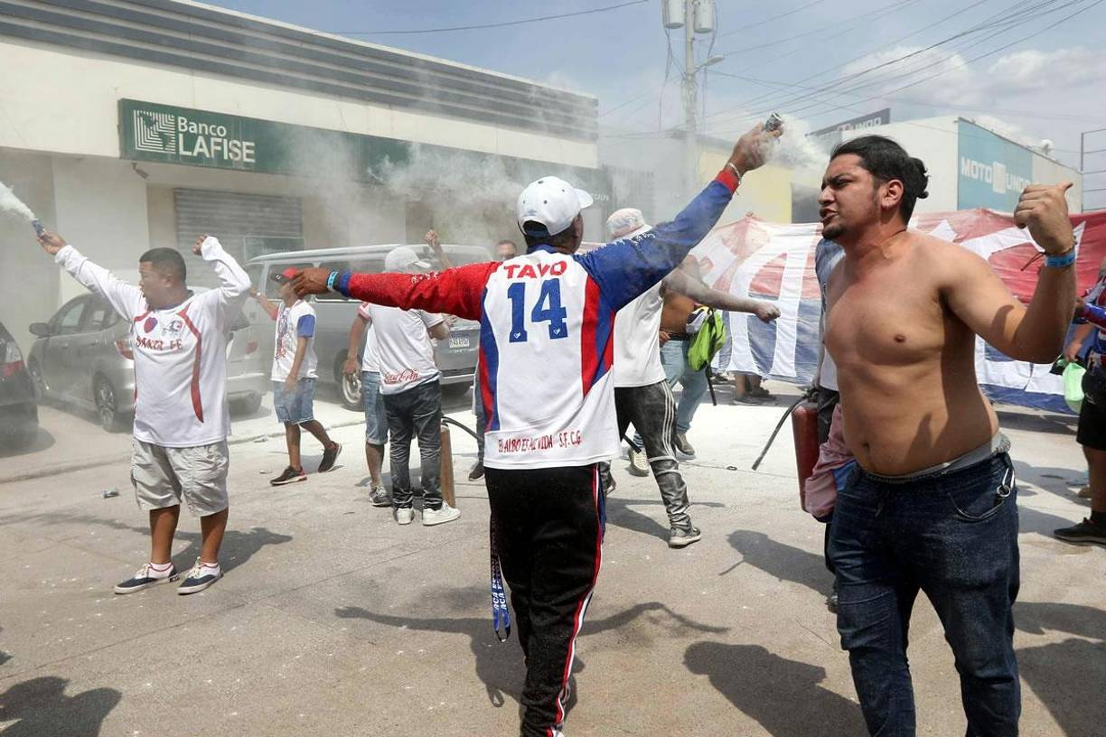 Las imágenes más curiosas del ambiente de la final Olancho-Olimpia