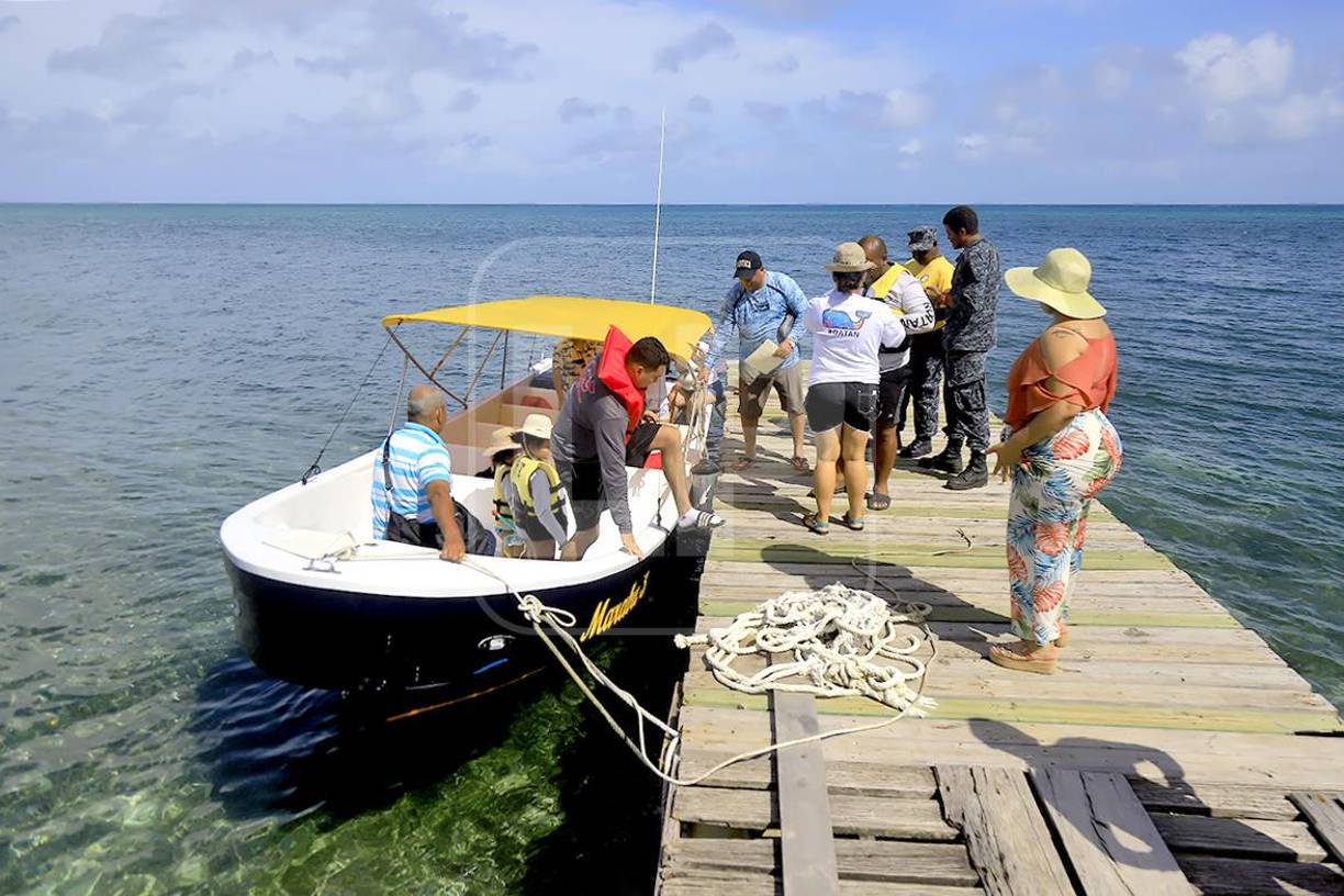 Tres de las playas más hermosas de Belice se encuentran en este parque marino en Hunting, Nicolas y Lima Cayes. El lugar es ideal para disfrutar de actividades como el esnórquel y el buceo. Las primeras dos son las que pueden disfrutar los turistas hondureños. En Cayo Hunting hay personal estatal de Belice.