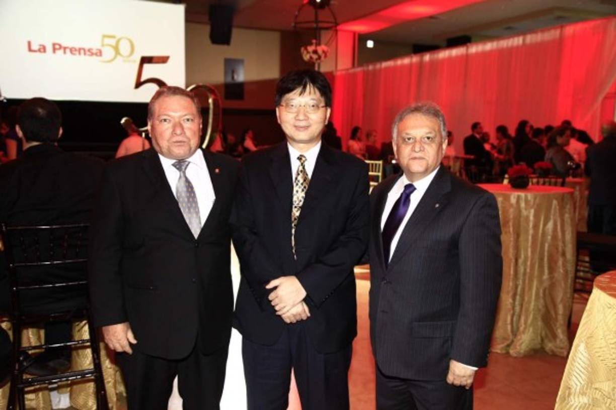Hugo Guerra, Abel Cheng-Hui y Carlos Bueso.