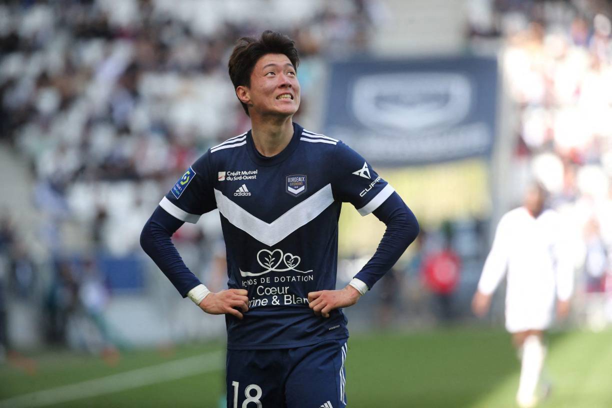 El delantero surcoreano Hwang Ui-jo se va del Girondins de Burdeos, donde ha sido compañero de Alberth Elis, y ha sido fichado por el Nottingham Forest a cambio de cinco millones de euros. El asiático firmó hasta el 2025 con el club inglés y estará cedido en el Olympiacos por un año.