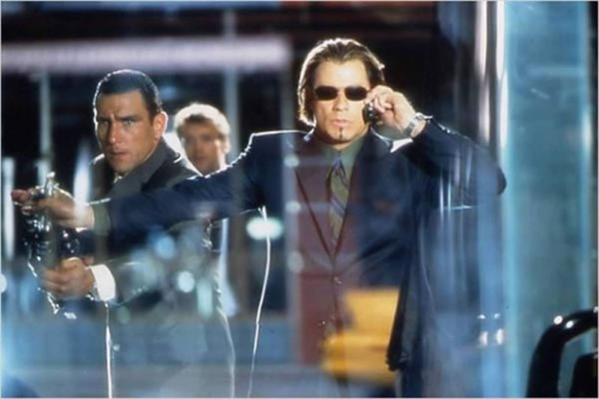 Actuaciones junto a John Travolta, Halle Berry o Nicolas Cage le han convertido en un una estrella del cine de acción y no se ha librado de cumplir varias condenas por pelearse en un bar, asaltar a un vecino o amenazar de muerte a la tripulación de un vuelo.