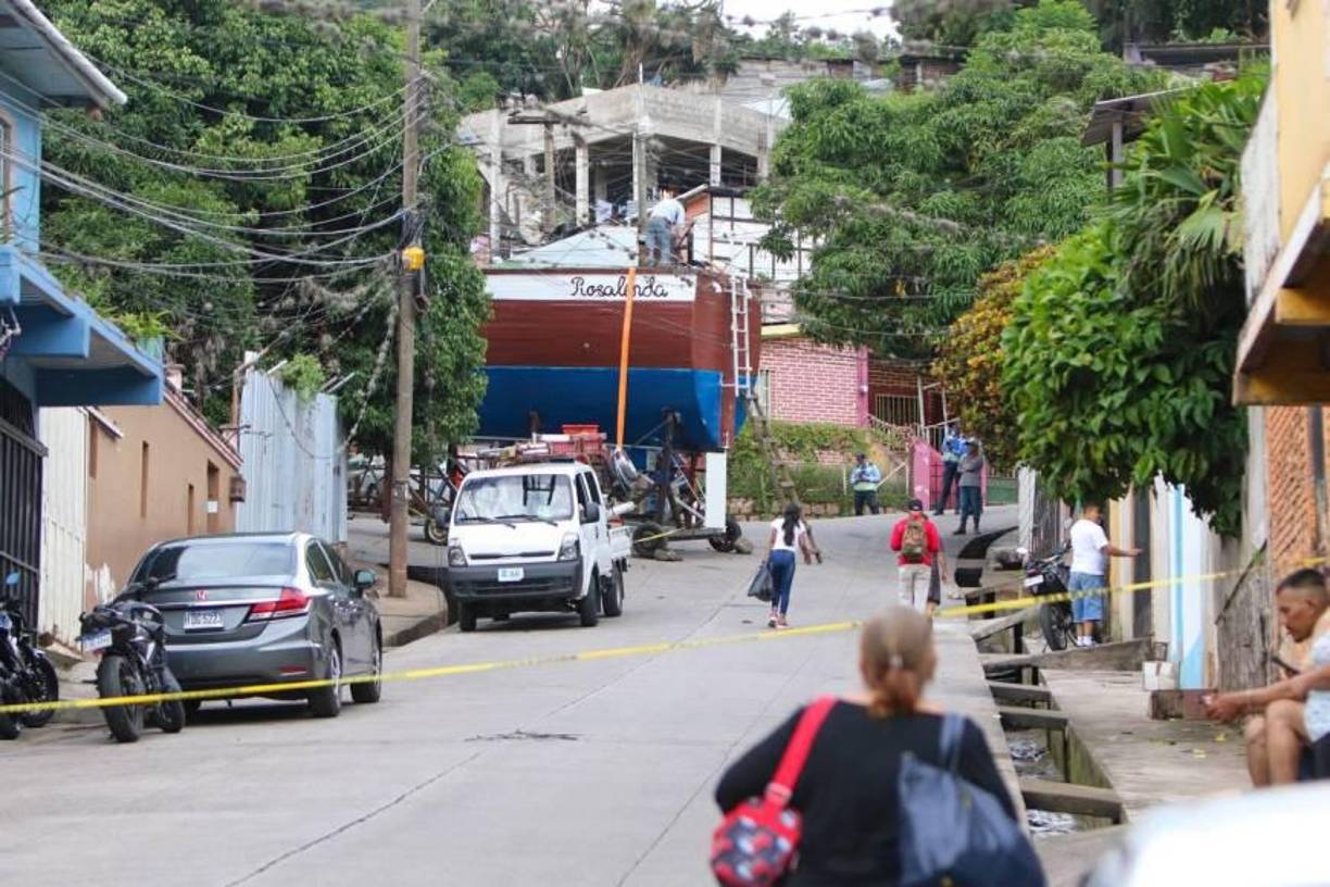 ”Rosalinda” aún continúa en construcción, pero, según su dueño, ya muy pronto podrá ser puesto en mar abierto. 