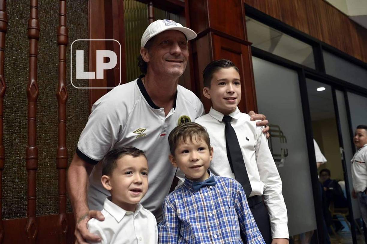 Algarabía por Olimpia y la copa de campeón de Liga Concacaf en San Pedro Sula