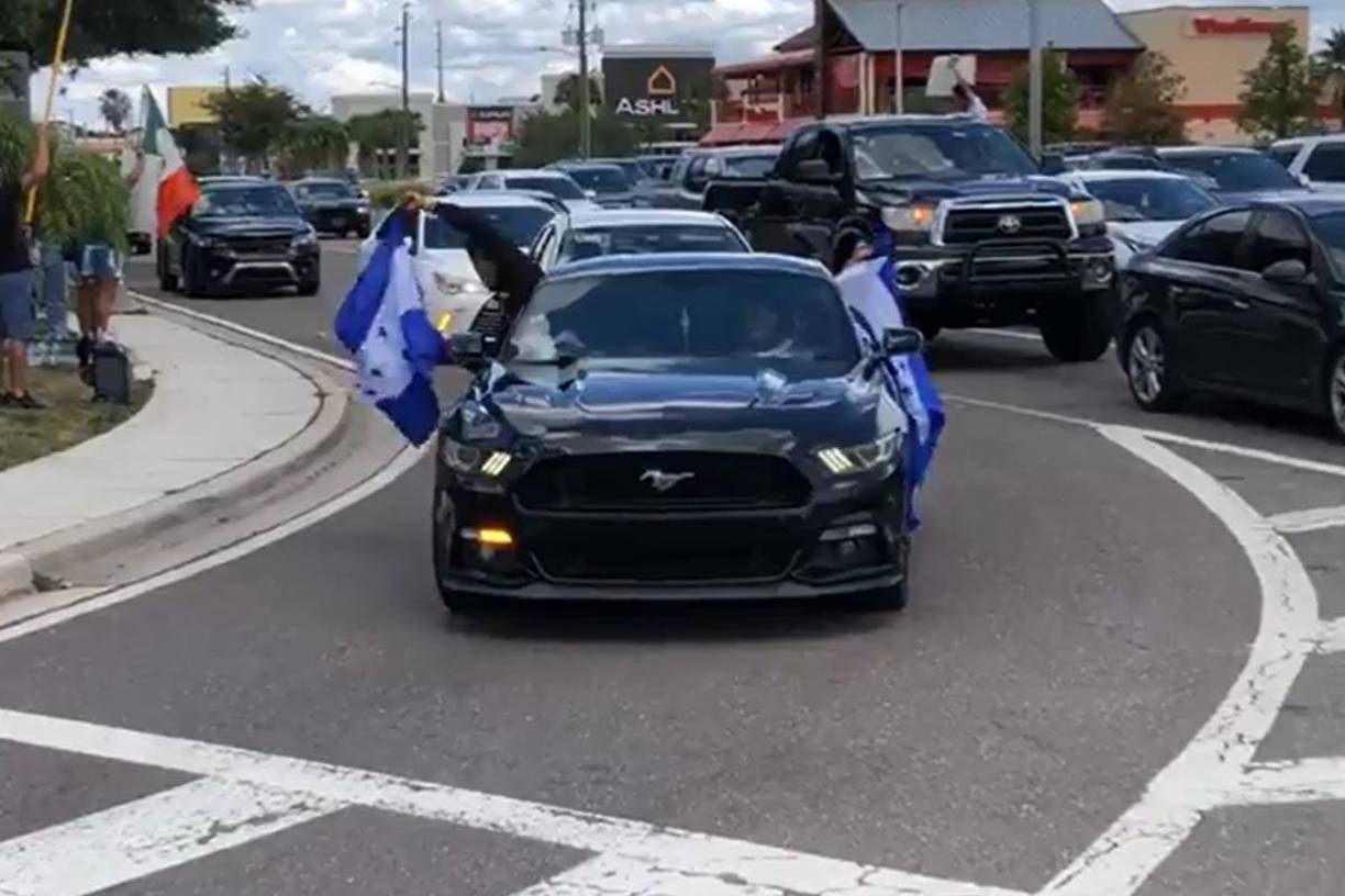 Varios hondureños se sumaron a las caravanas de carros que recorrieron las calles por “Un día sin inmigrantes” en Florida.