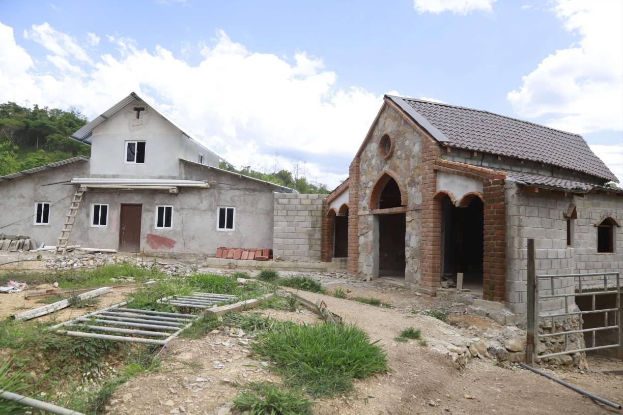 Así avanza la construcción de viviendas que entregarán a damnificados por tormentas Eta y Iota