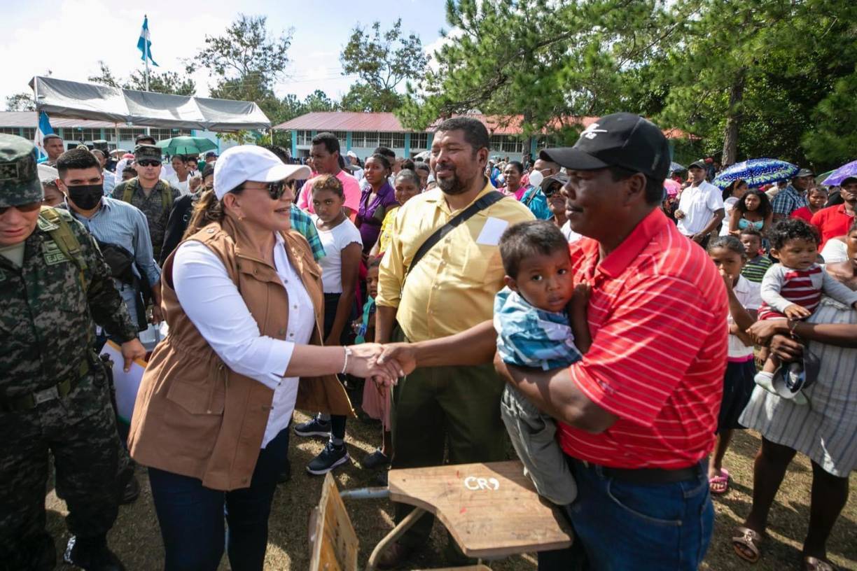 La titular del Ejecutivo platicó con líderes locales y anunció una serie de proyectos que llevará a cabo en diferentes comunidades en este 2023. 