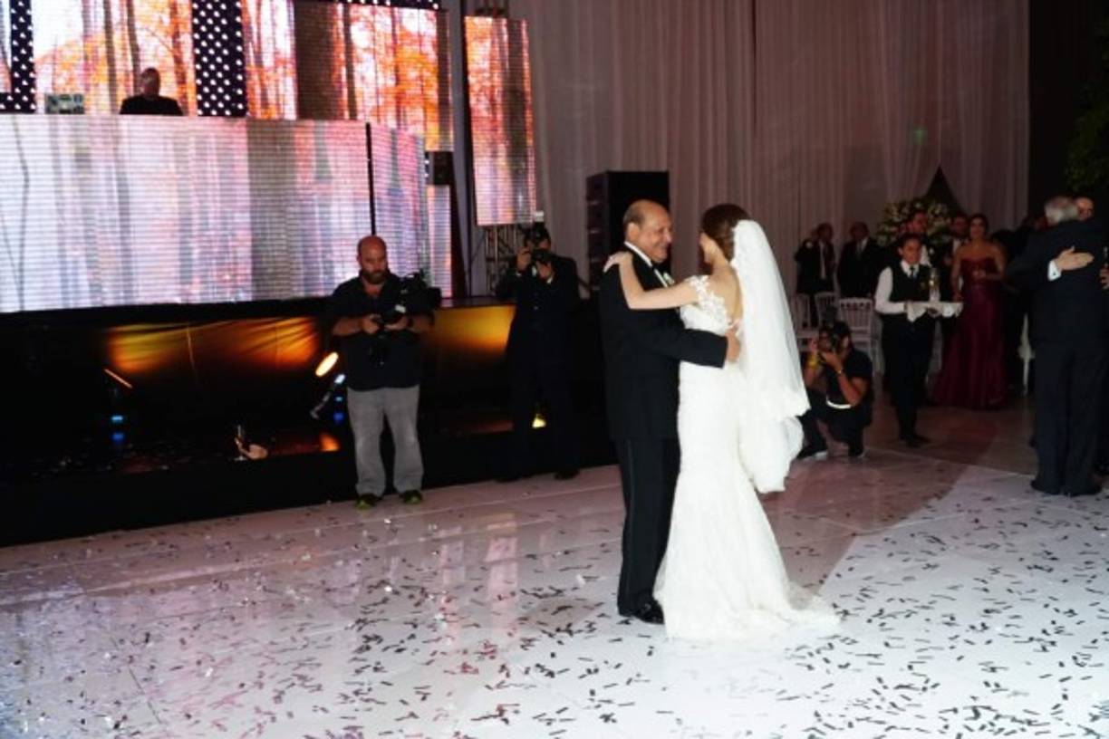 El primer baile de los recién casados.