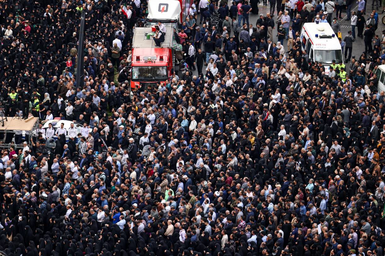 Jamenei designó como presidente interino al primer vicepresidente, Mohammad Mokhber, a la espera de la celebración de elecciones en un plazo máximo de 50 días.