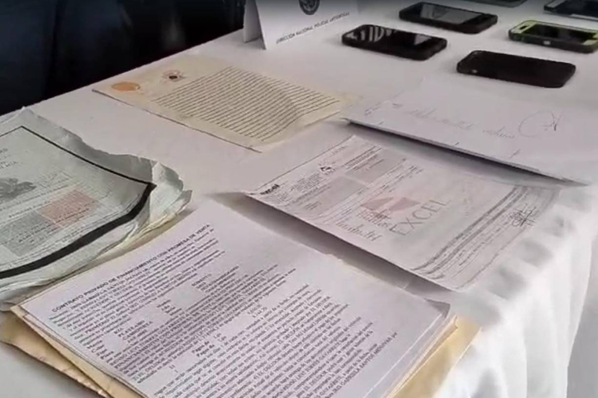 Los dos hombres son acusados del delito de lavado de activos.