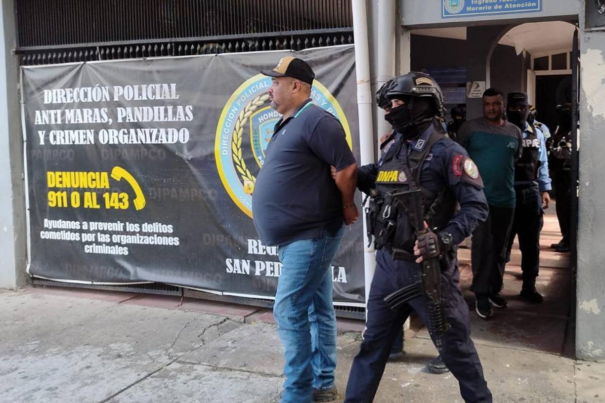  Uno de los detenidos es el abogado Víctor Manuel Sandoval Milla, de 46 años.