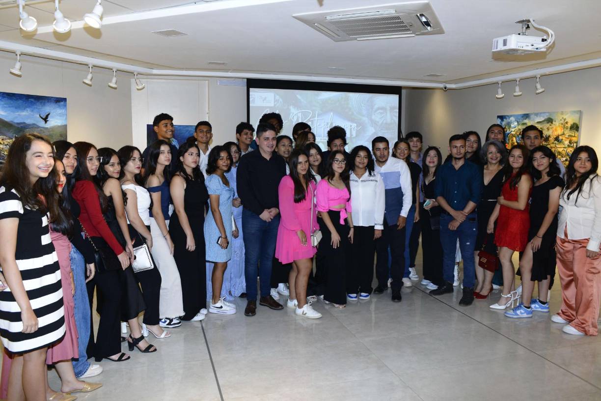 Estudiantes del Instituto Bilingüe Ágape visitaron la exposición 