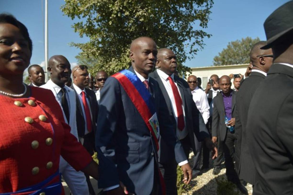 Más de 2.000 personas fueron invitadas a la toma de posesión, dividida en dos actos: la jura del cargo en el Parlamento y una ceremonia religiosa.