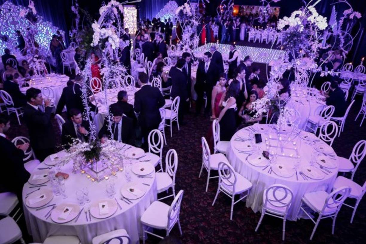 El imponente montaje floral bajo la temática de Jardín secreto de Abu Dhabi permitió vivir a los invitados una experiencia única y elegantísima.