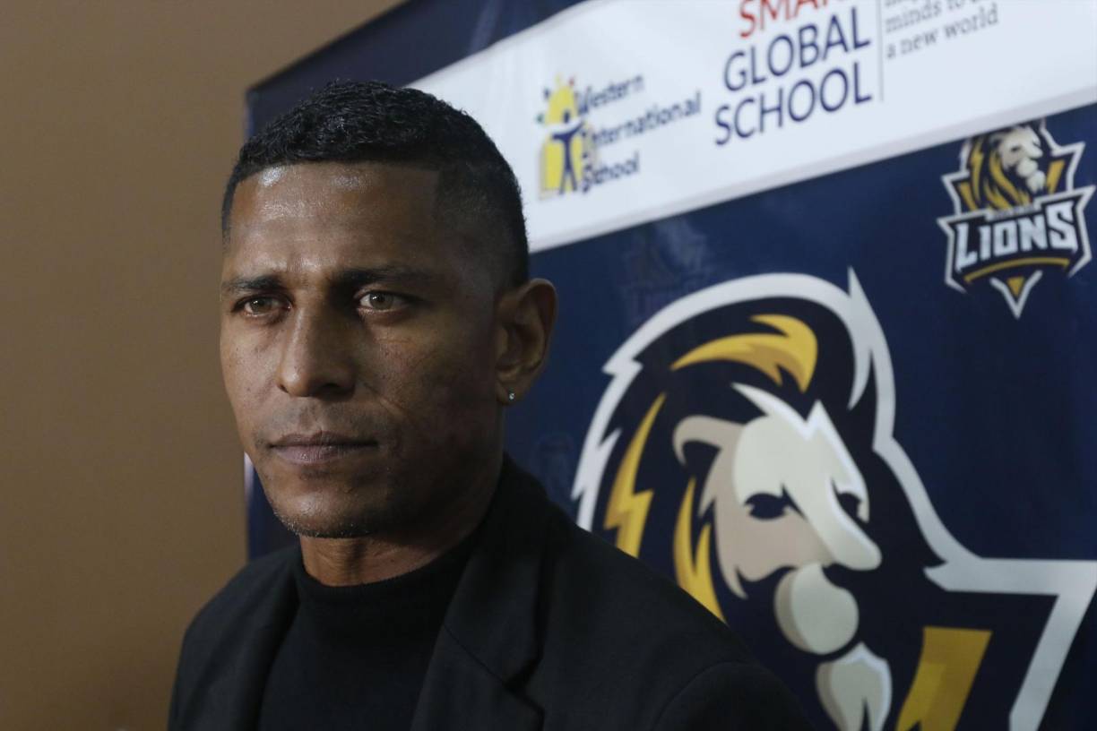 Carlo Costly anunció que comenzará su faceta como entrenador ya que liderará proyecto deportivo de la Escuela Western International. Además, señaló que planea seguir un torneo más con el Lone FC.