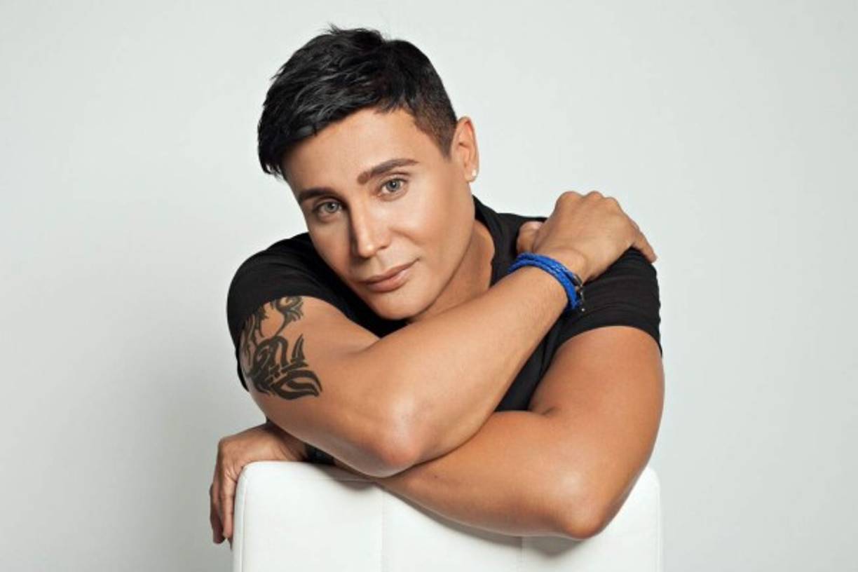 “Lo único que diré es que soy amante del Amor, la vida es lo más importante que tenemos y sólo hay una, los prejuicios de la gente a veces nos atormentan y cuando sucede esto, como lo que estamos viviendo, la pandemia mundial, nos damos cuenta de lo que es verdaderamente importante. Estoy enamorado y lo grito a los cuatro vientos”, dijo Eduardo Anotnio en el comunicado.